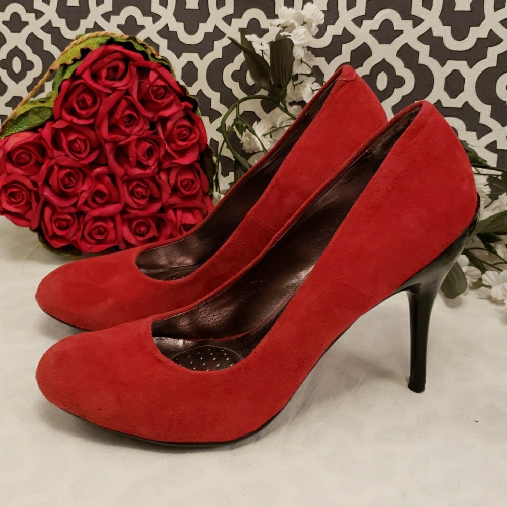 Kenneth Cole Reaction Joni Lee red suede heels